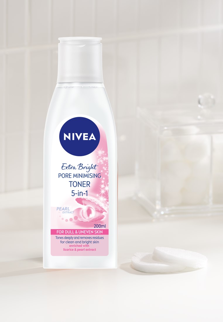 NIVEA Face Cleanser Extra Bright Pore Minimising Facial Toner, 200ml