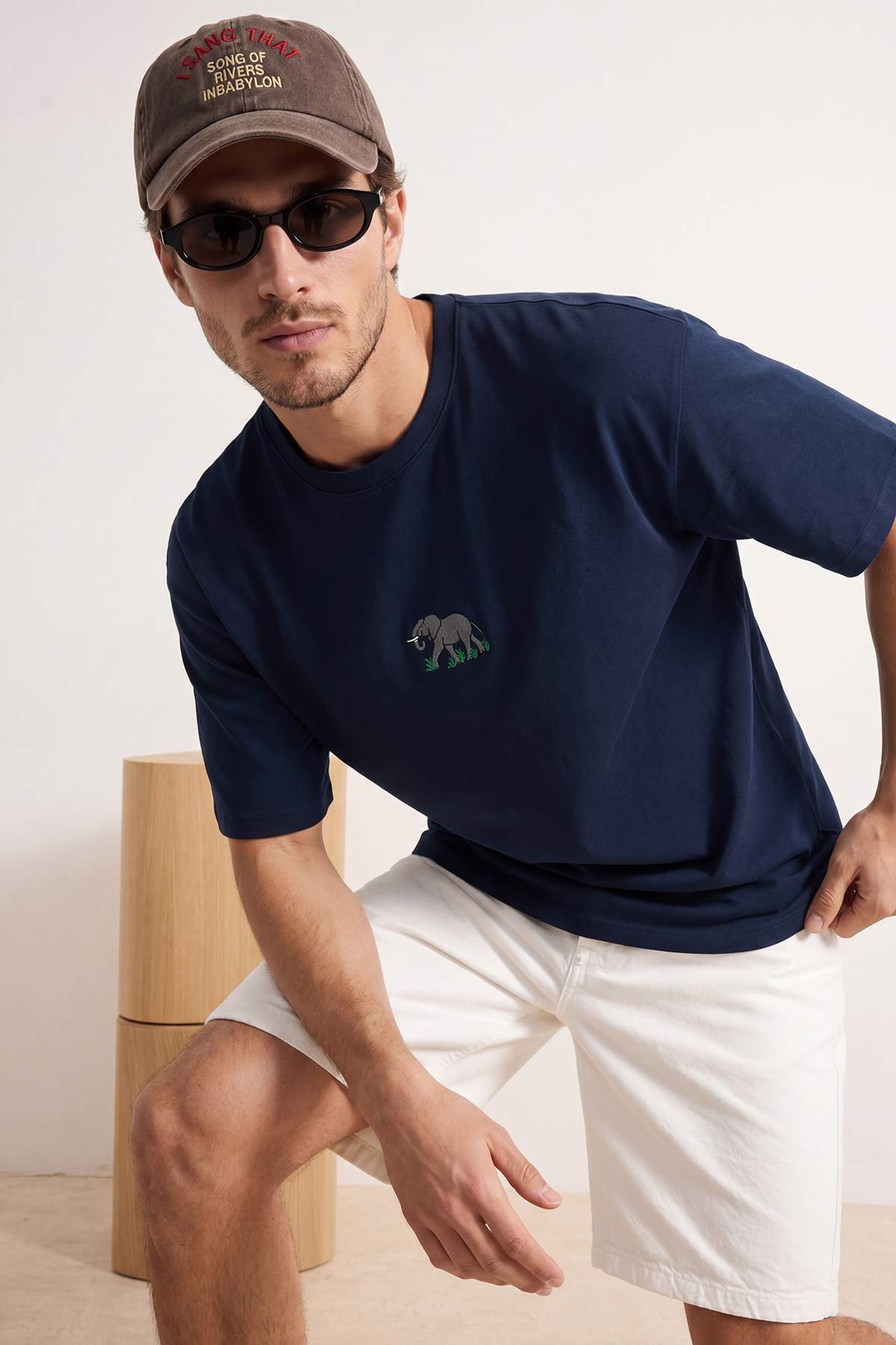 Trendyol Navy Blue Unisex Oversize/Wide Fit Elephant Embroidery 100% Cotton T-Shirt Tmnss26Ts00077