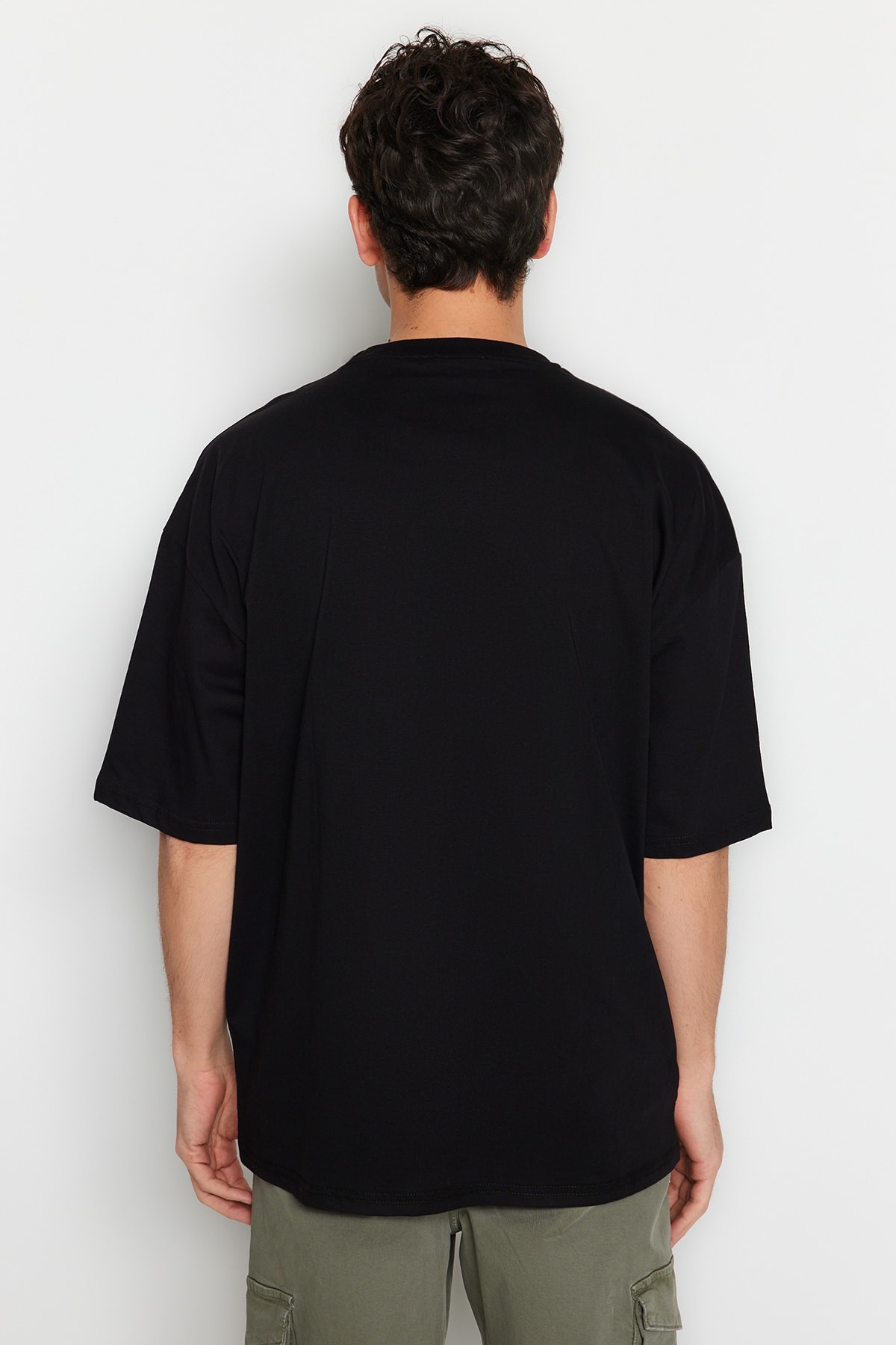 Trendyol Black Oversize/Wide Cut Crew Neck Short Sleeve Dinosaur Embroidered T-Shirt Tmnss23Ts00243